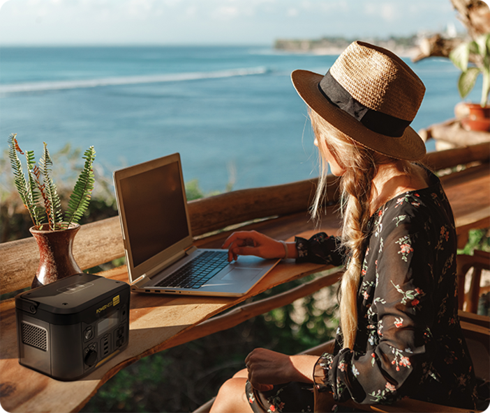 couple using 300W  power station